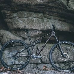 Cube AMS ONE11 C:68X Pro 29 Liquidred´n´carbon -VTT Soldes Magasin CUBE AMS ONE11 C68X Pro 29 liquidred n carbon 652500